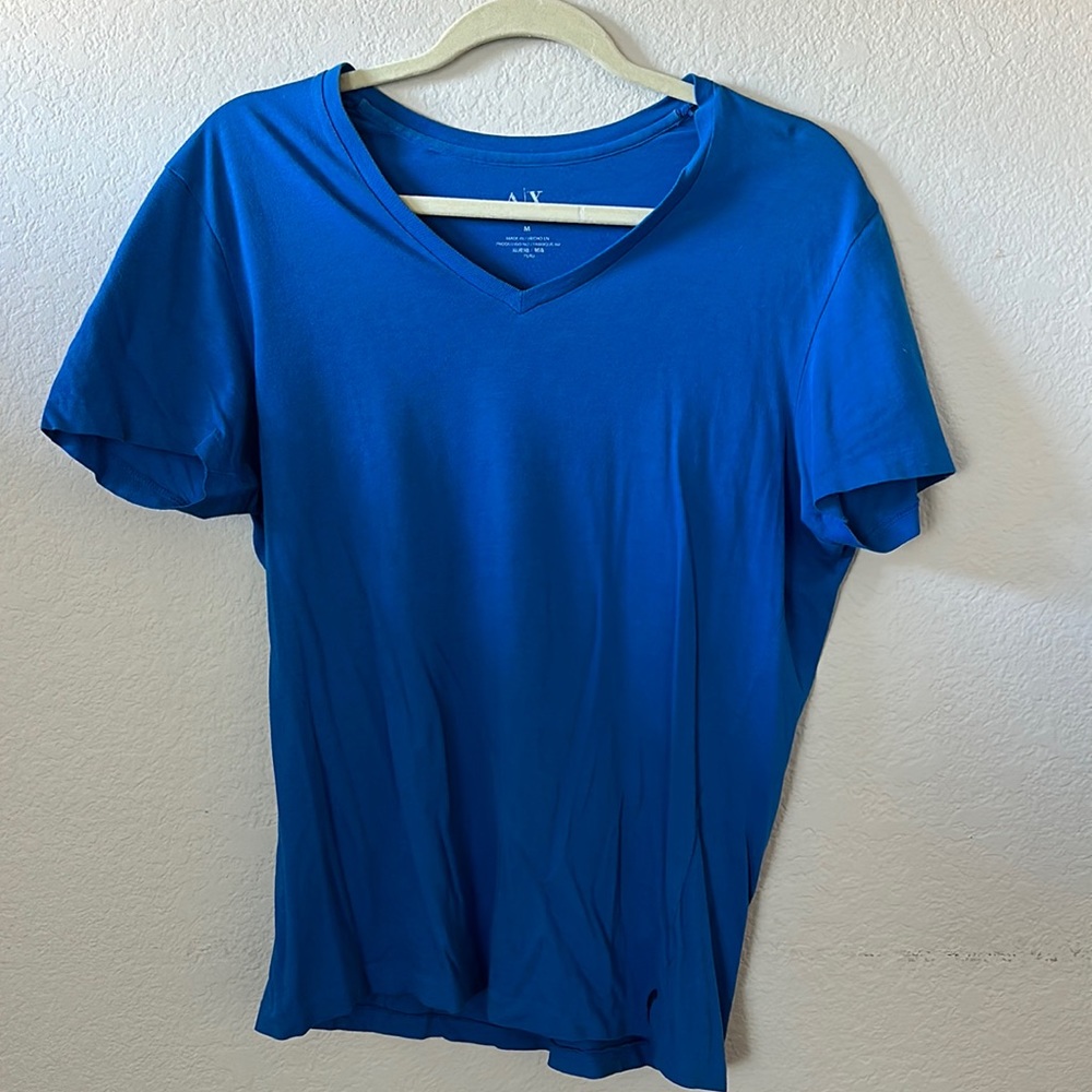 Men’s Medium V-neck